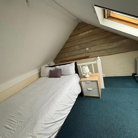 Shared House In Chakeshill Drive Hotel Bristol Eksteriør billede