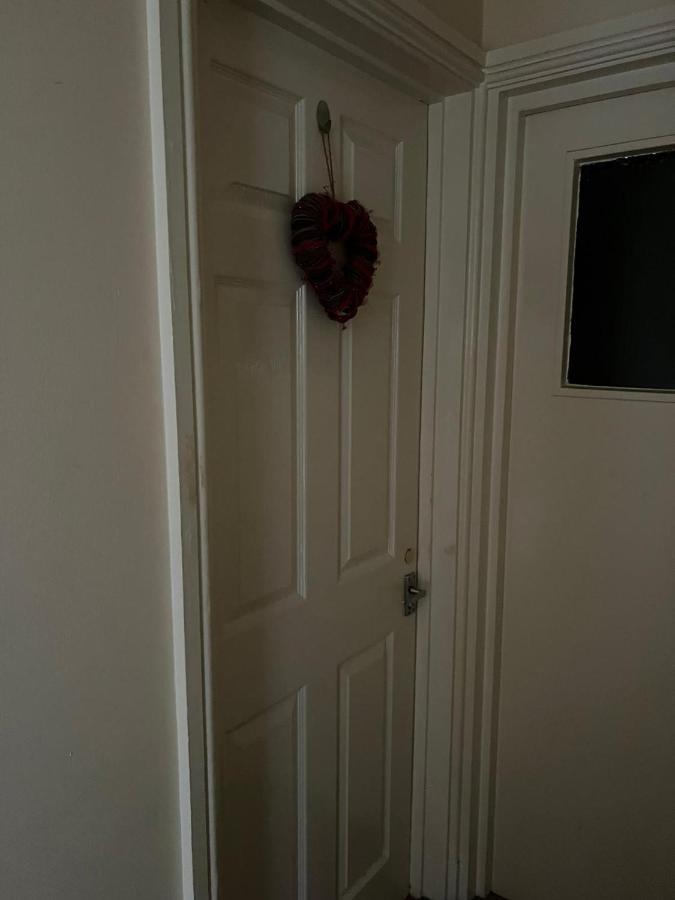 Shared House In Chakeshill Drive Hotel Bristol Eksteriør billede