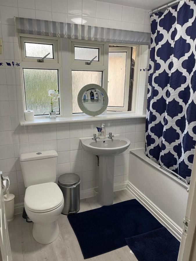 Shared House In Chakeshill Drive Hotel Bristol Eksteriør billede