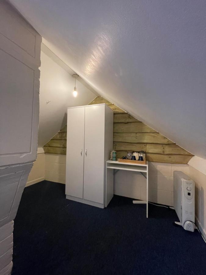 Shared House In Chakeshill Drive Hotel Bristol Eksteriør billede