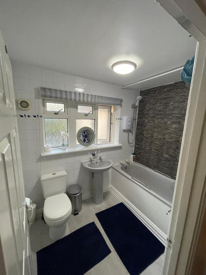 Shared House In Chakeshill Drive Hotel Bristol Eksteriør billede