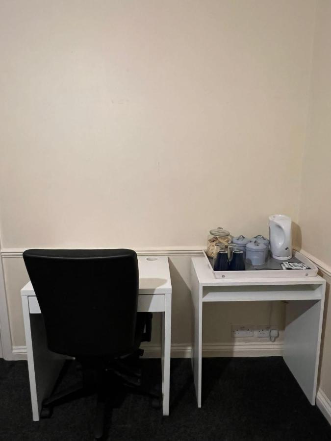 Shared House In Chakeshill Drive Hotel Bristol Eksteriør billede