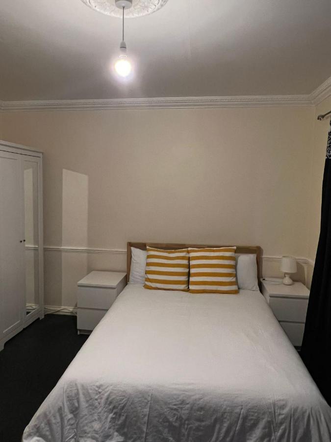 Shared House In Chakeshill Drive Hotel Bristol Eksteriør billede
