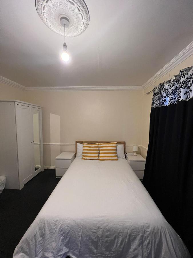 Shared House In Chakeshill Drive Hotel Bristol Eksteriør billede