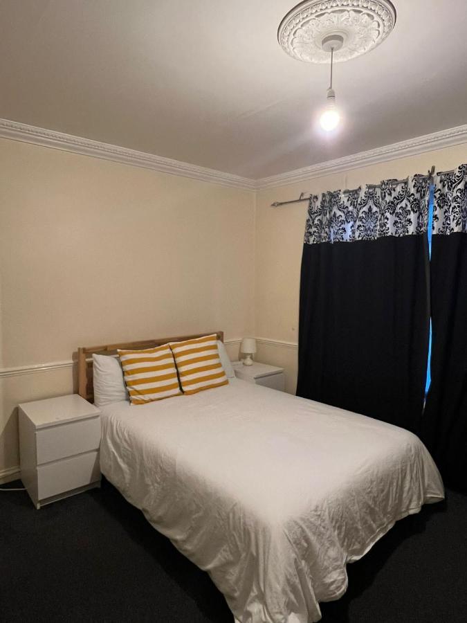 Shared House In Chakeshill Drive Hotel Bristol Eksteriør billede