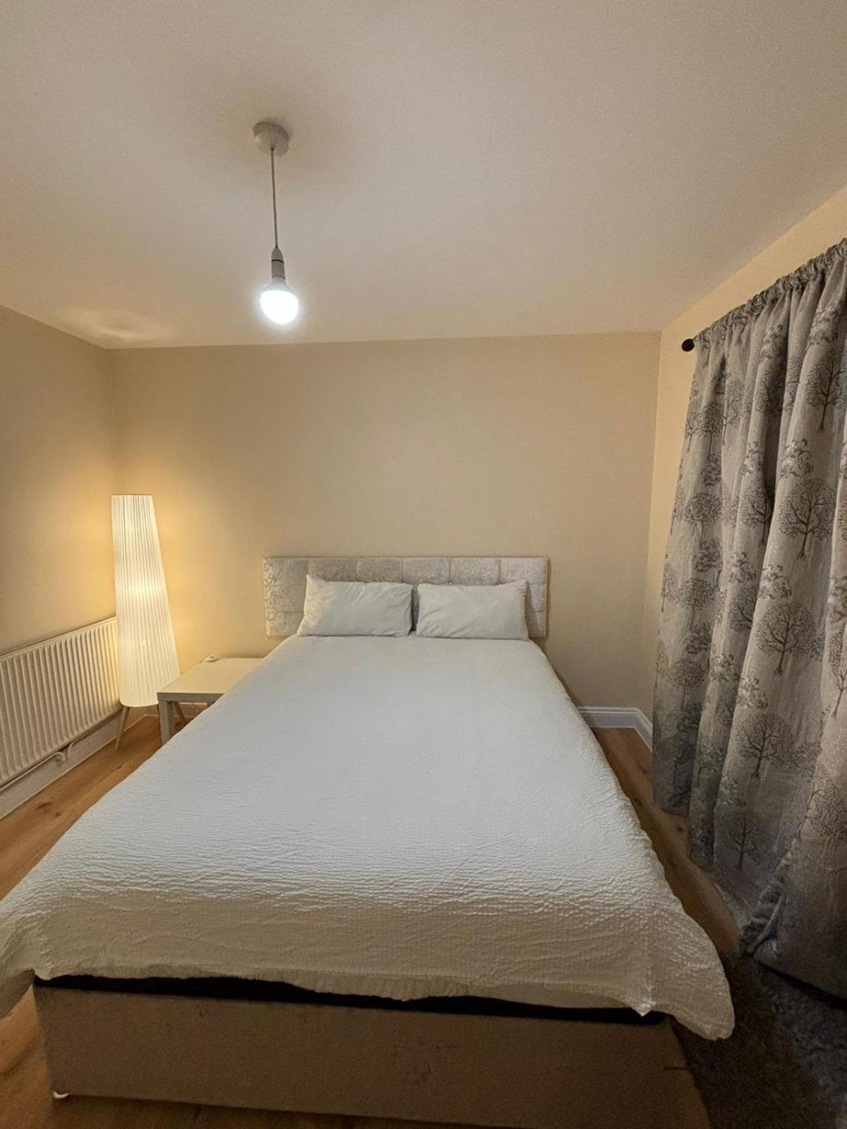 Shared House In Chakeshill Drive Hotel Bristol Eksteriør billede