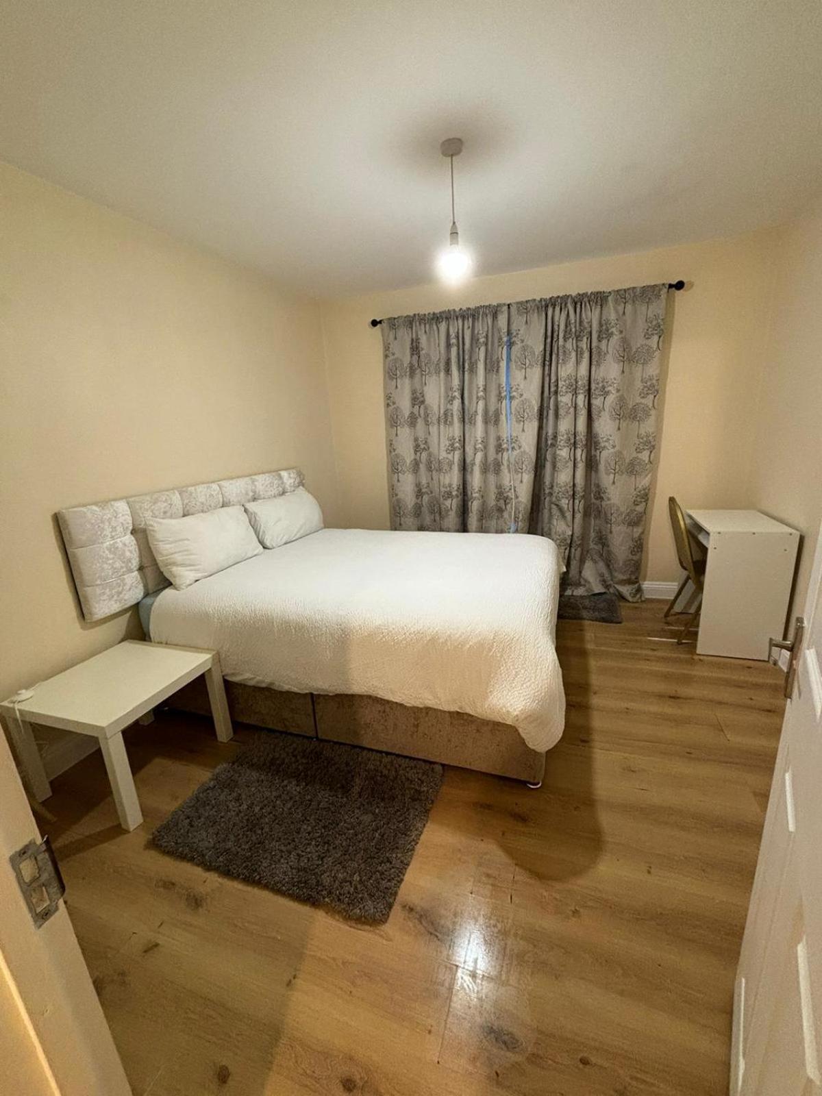 Shared House In Chakeshill Drive Hotel Bristol Eksteriør billede