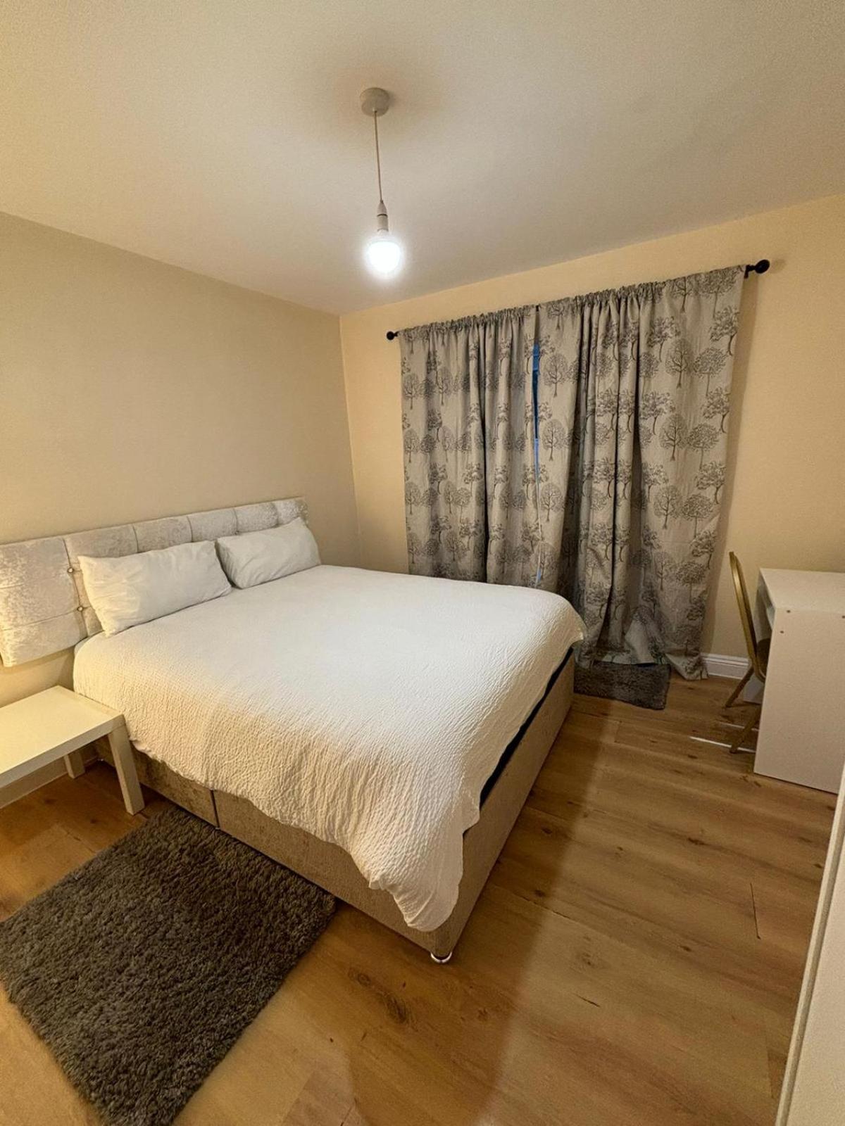 Shared House In Chakeshill Drive Hotel Bristol Eksteriør billede