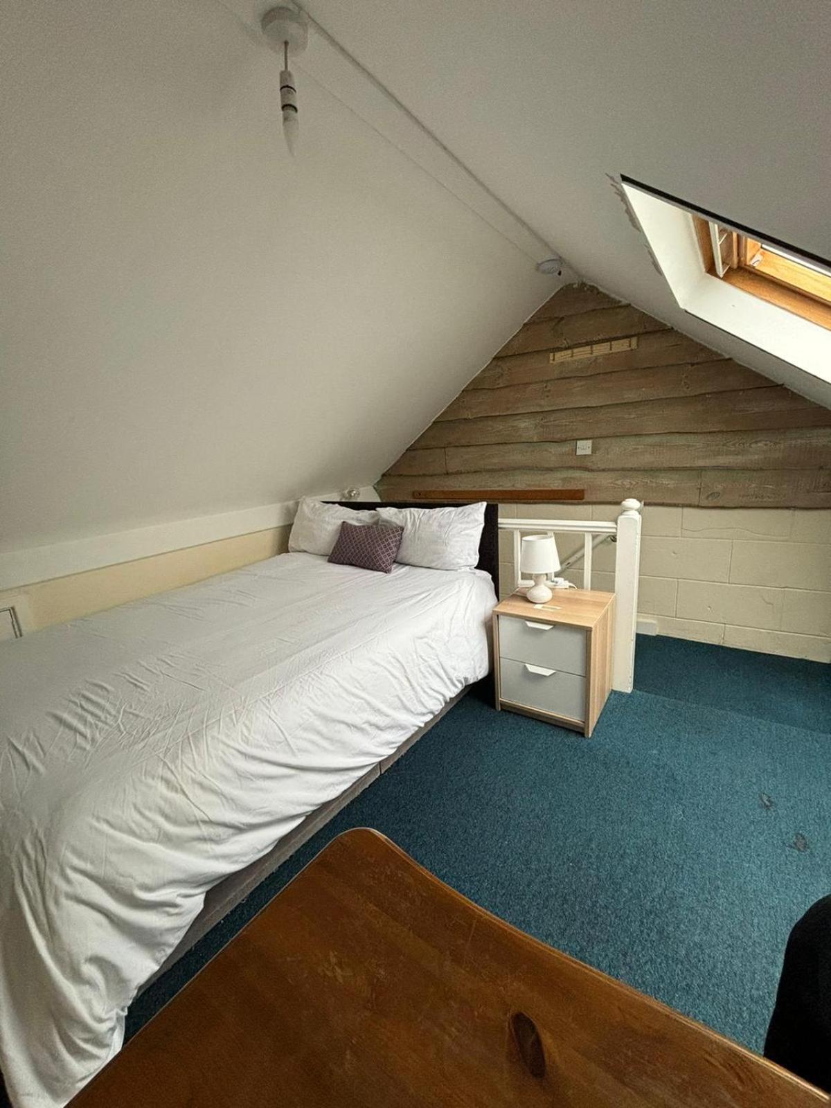 Shared House In Chakeshill Drive Hotel Bristol Eksteriør billede